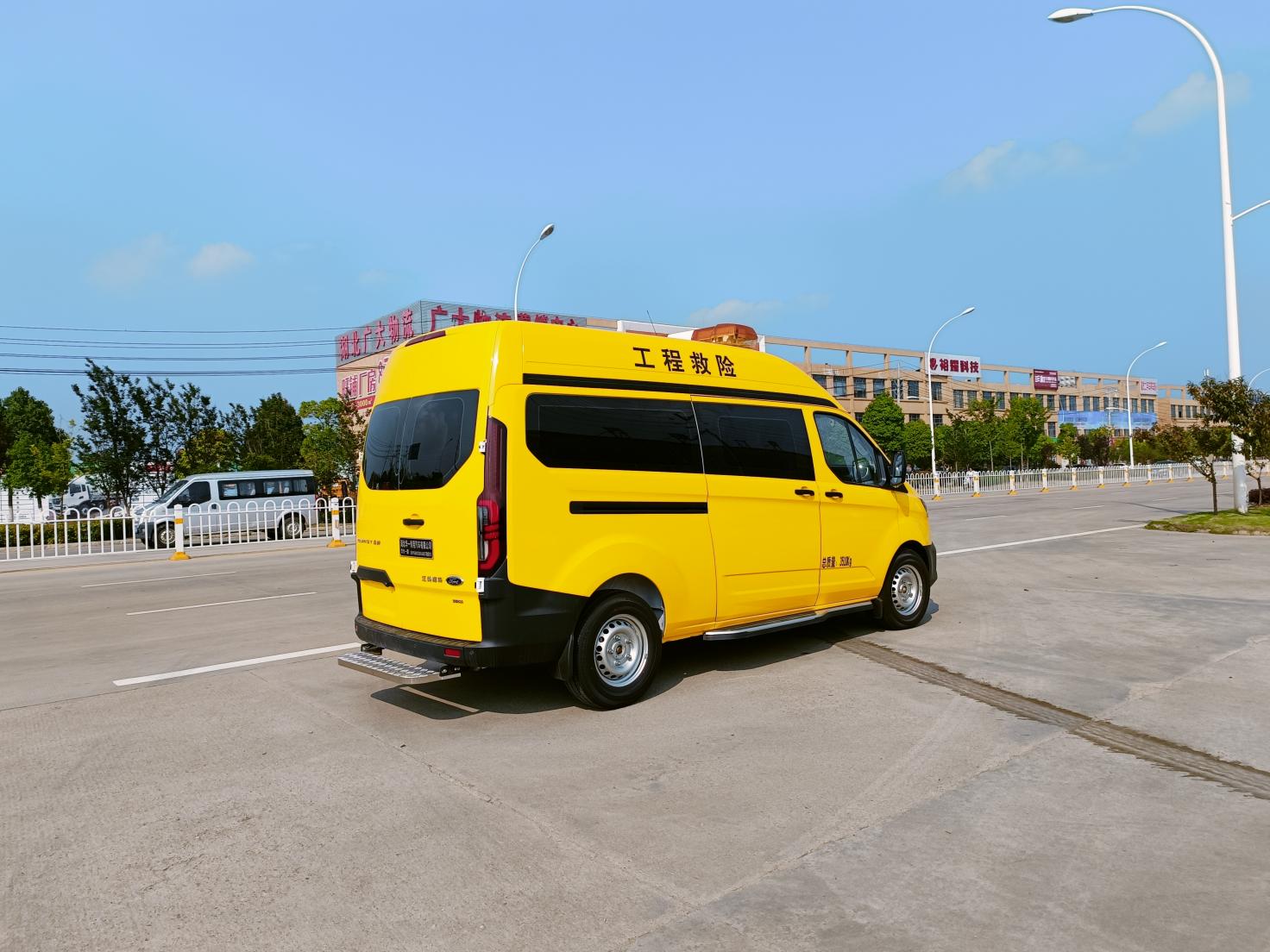 福特V362救险车