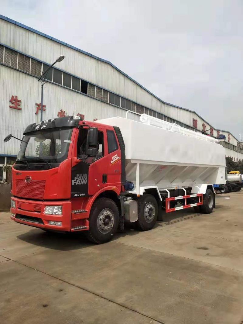 解放小三轴28方散装饲料运输车