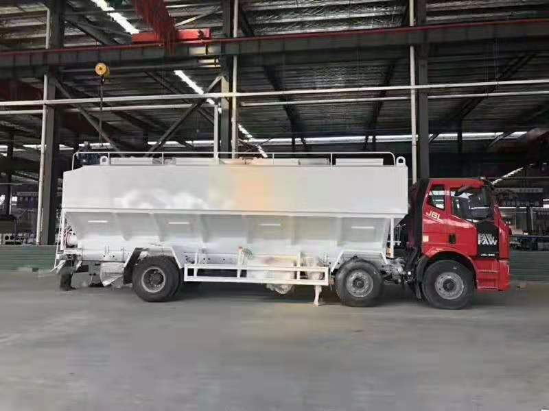 解放33方16吨饲料运输车