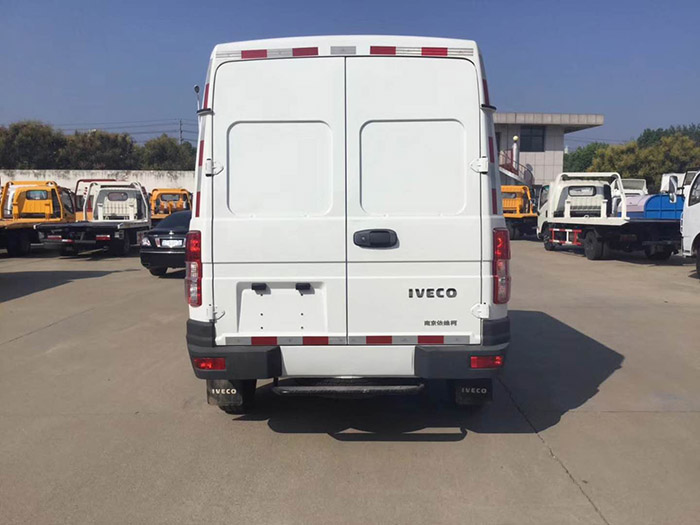 依维柯蓝牌面包冷藏车