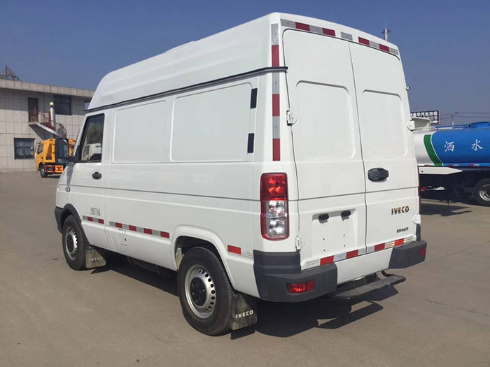 依维柯蓝牌面包冷藏车