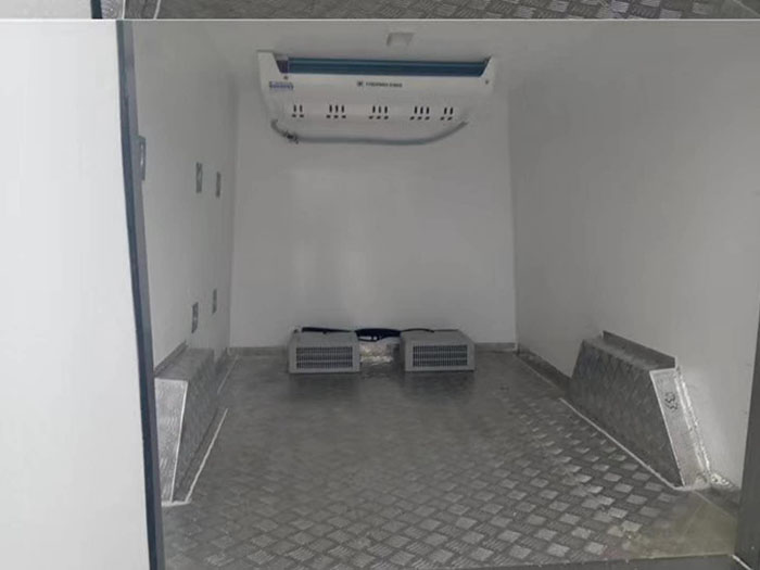 福田图雅诺蓝牌面包冷藏车