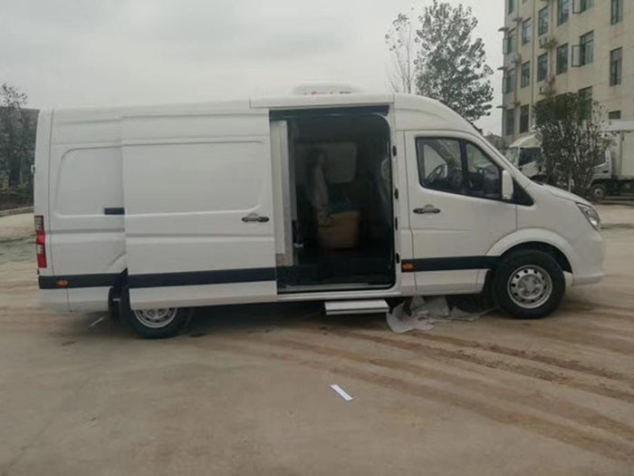 福田图雅诺蓝牌面包冷藏车