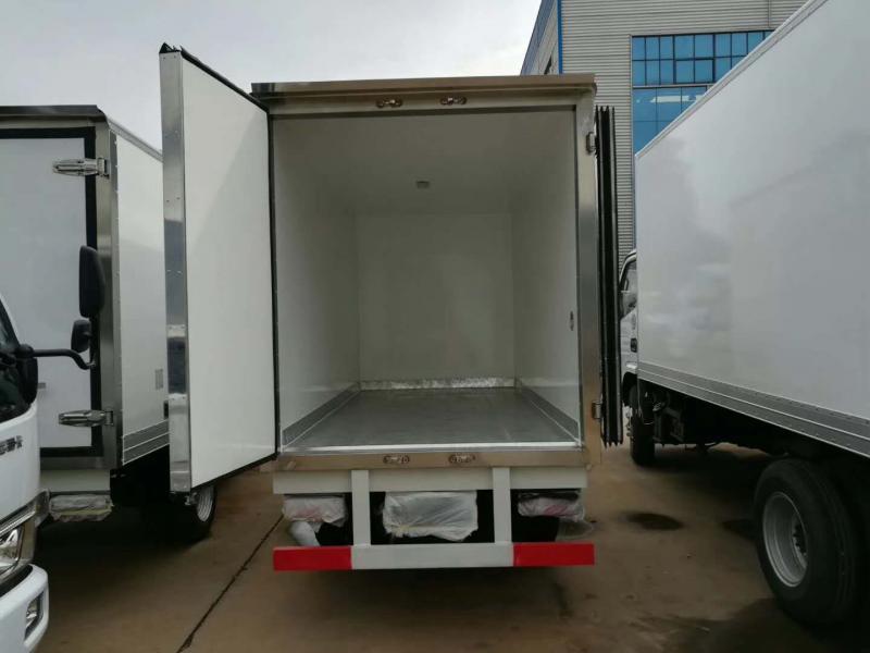 长安后双轮3米小型汽油冷藏车