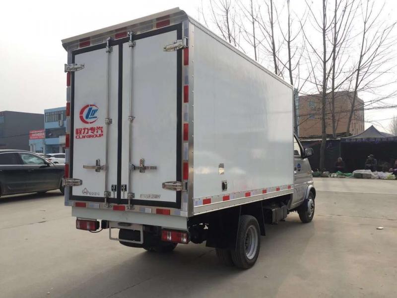 长安后双轮3米小型汽油冷藏车
