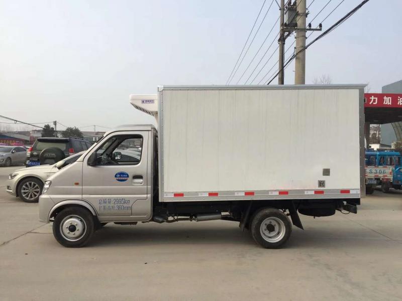 长安后双轮3米小型汽油冷藏车
