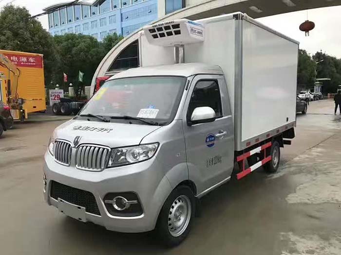 金杯2.85米小型蓝牌汽油冷藏车