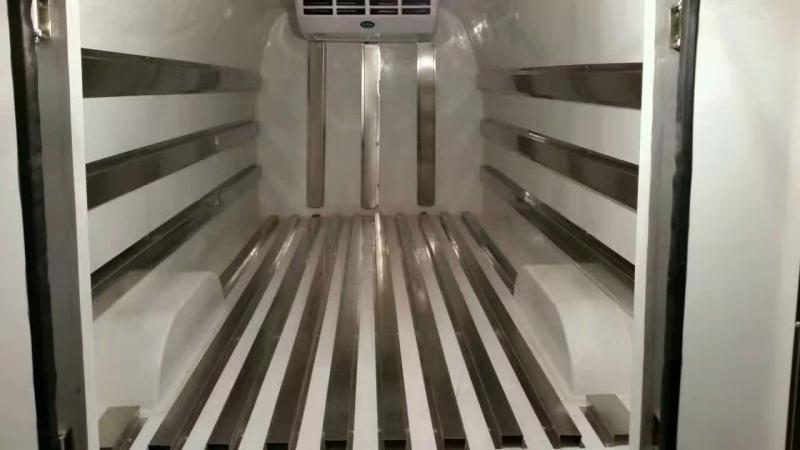 福田G7面包双排座冷藏车