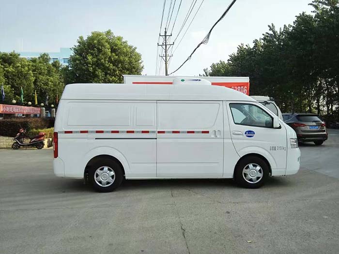 福田G7面包双排座冷藏车