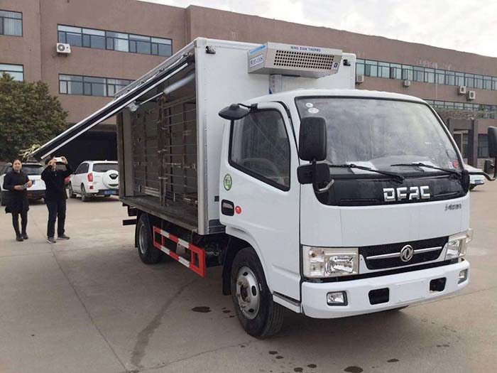 东风多利卡4米蓝牌冷藏车