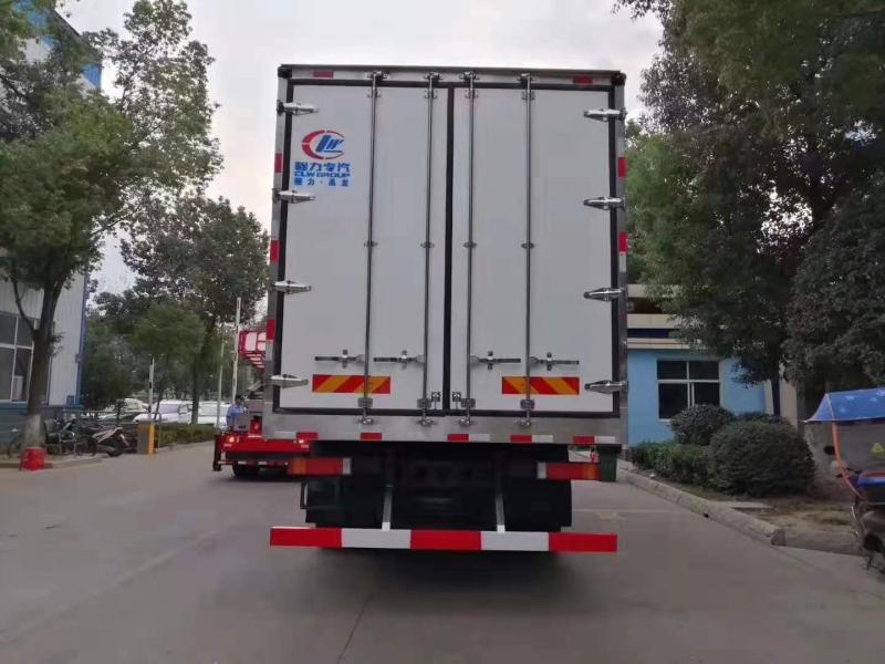 东风天龙前四后八9.4米冷藏车