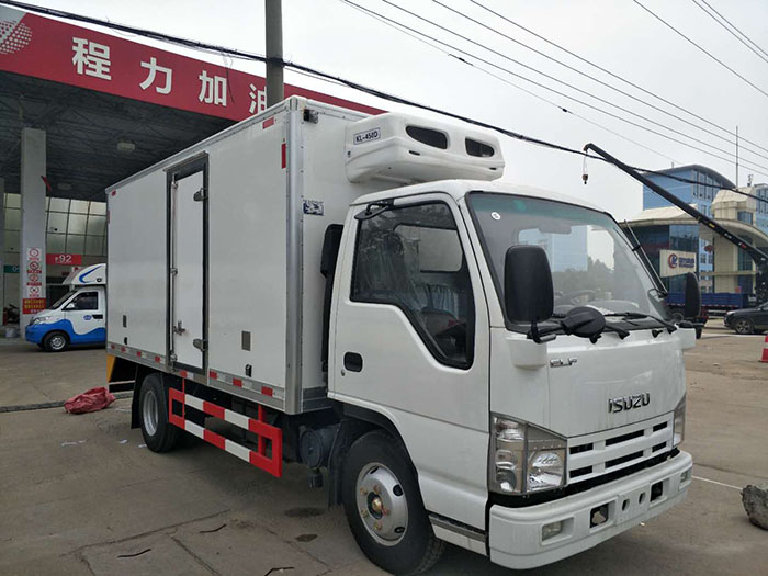 庆铃五十铃4米蓝牌肉勾冷藏车
