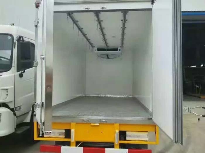江铃顺达4.2米肉勾冷藏车