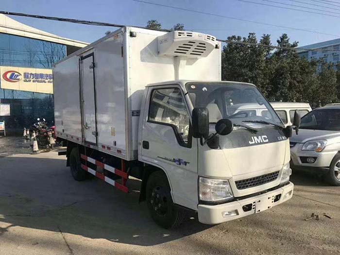 江铃顺达4.2米肉勾冷藏车