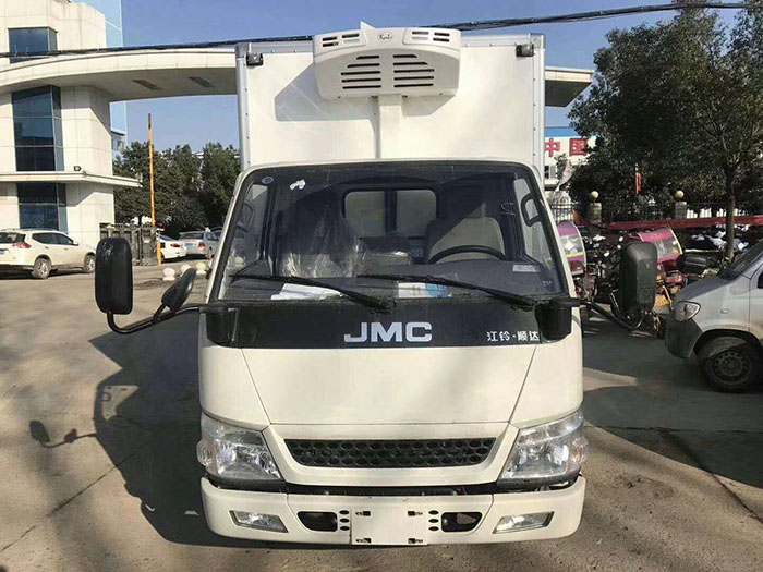 江铃顺达4.2米肉勾冷藏车
