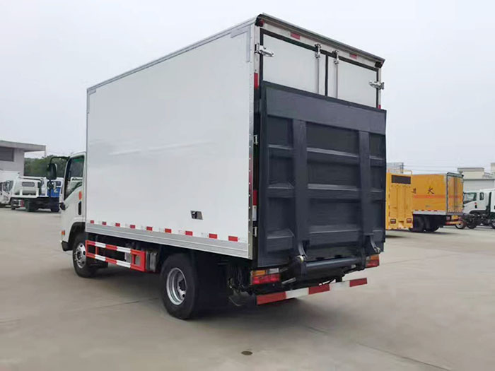 大运蓝牌4.05米蔬菜运输车