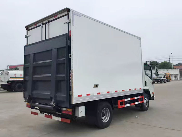 大运蓝牌4.05米蔬菜运输车