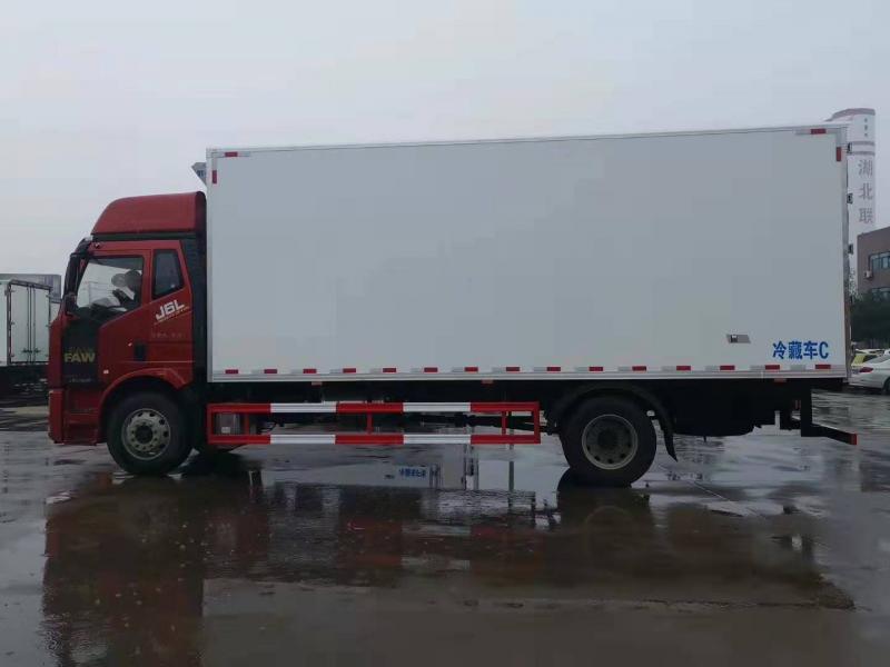 解放J6冷藏车6.8米长