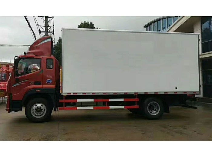 福田欧马可7.6米冷藏车