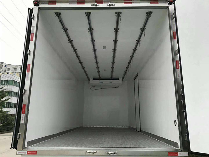 福田欧马可7.6米冷藏车
