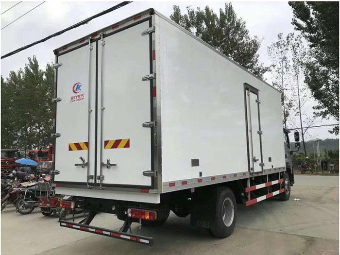 福田欧马可7.6米冷藏车
