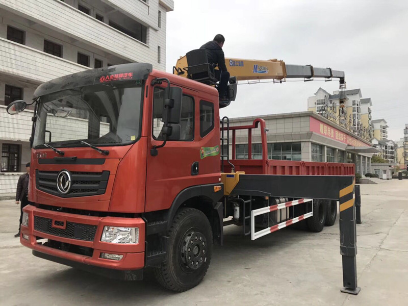 东风特商后双桥12吨随车吊