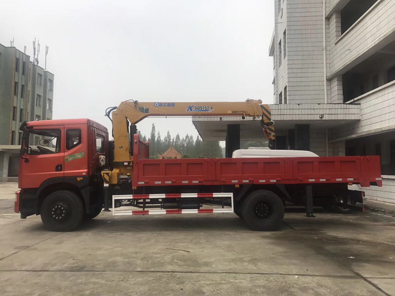 东风特商6.3吨随车吊
