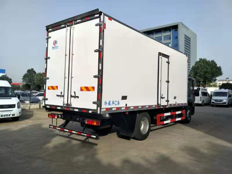 福田欧马可S5肉钩冷藏车6.6米