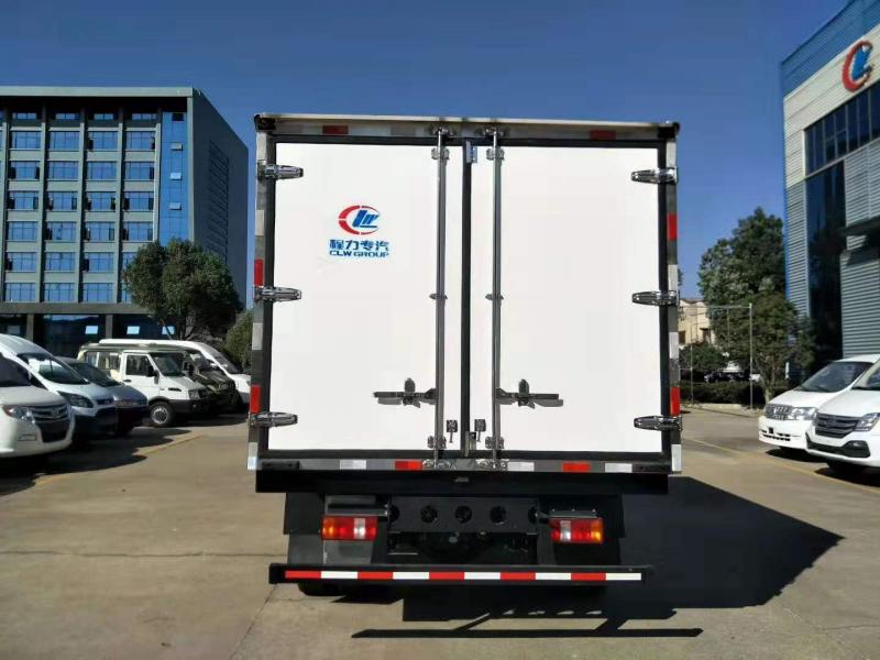 重汽豪沃4.2米蓝牌冷藏车