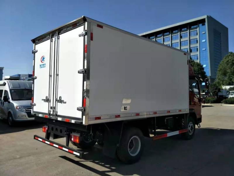 重汽豪沃4.2米蓝牌冷藏车