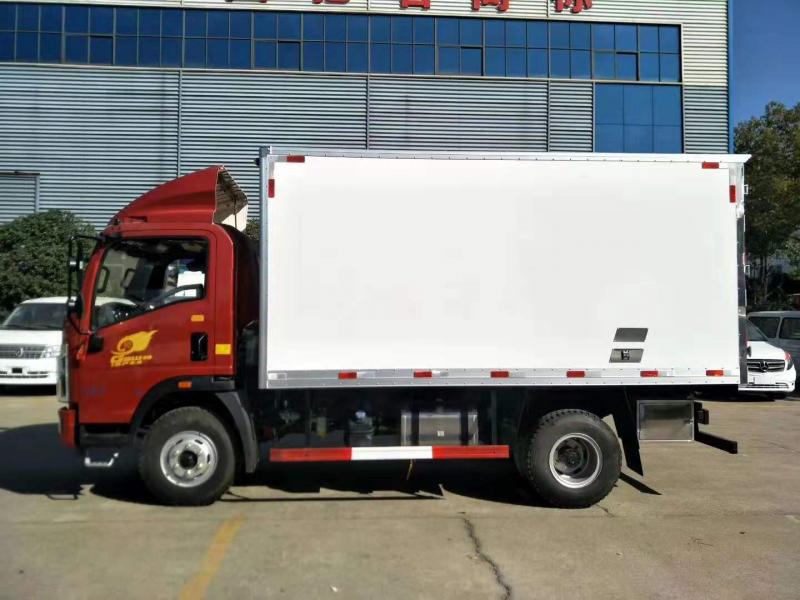重汽豪沃4.2米蓝牌冷藏车