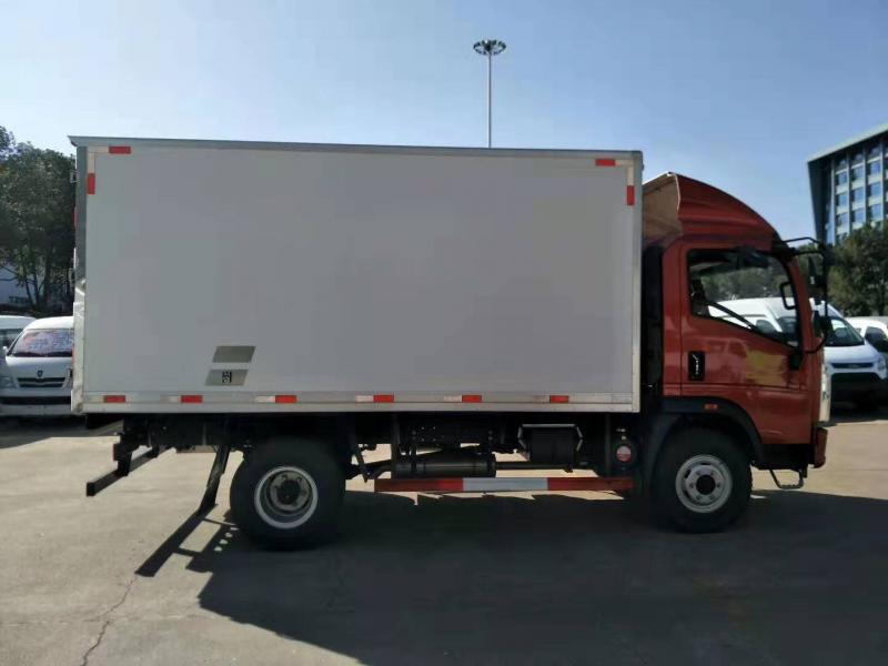 重汽豪沃4.2米蓝牌冷藏车