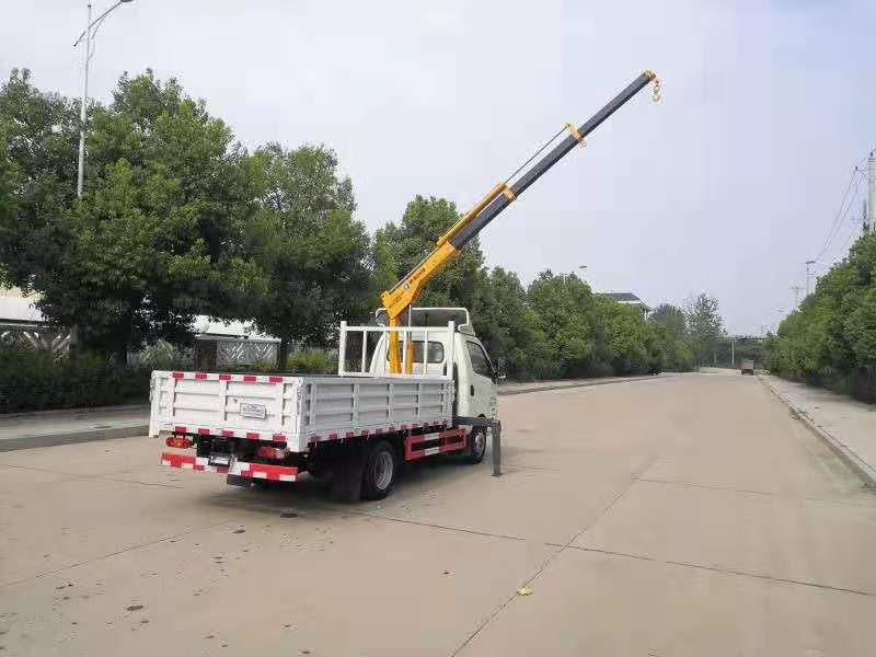国六飞碟缔途蓝牌2吨随车起重车