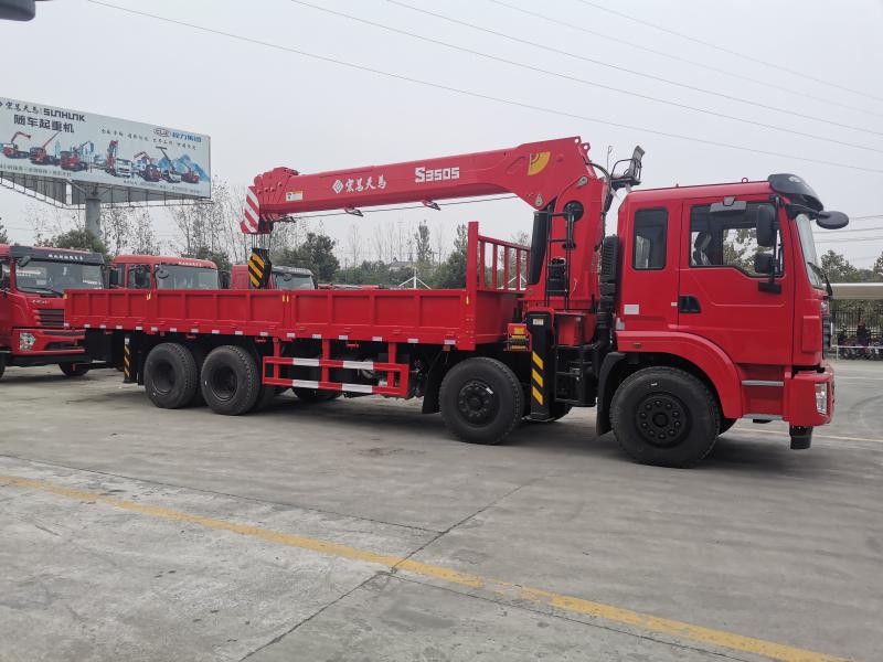 东风前四后八随车起重运输车