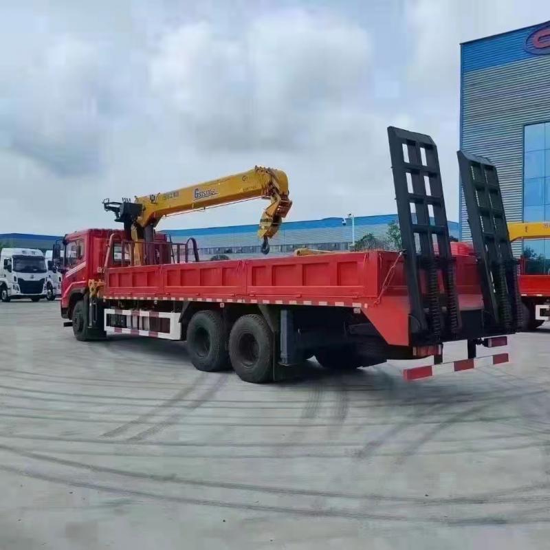 东风后双桥带爬梯随车吊