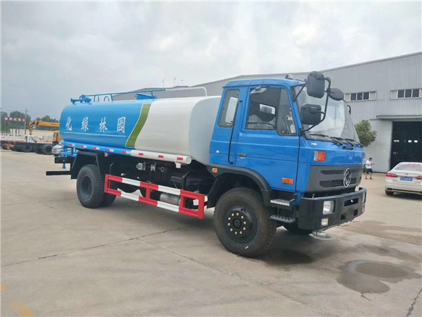 东风153洒水车