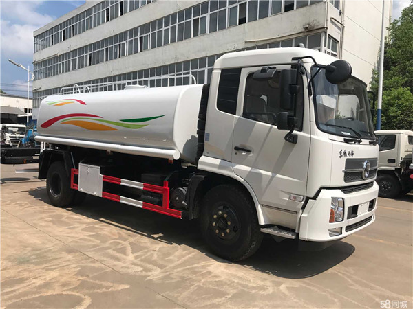 东风天锦洒水车