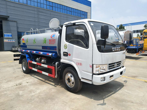 东风小多利卡洒水车