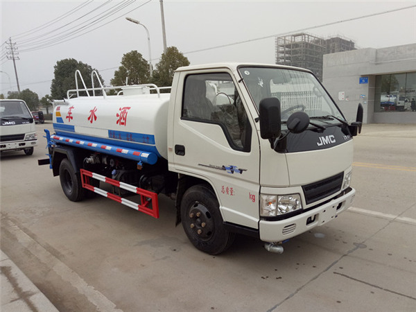 江铃5吨洒水车