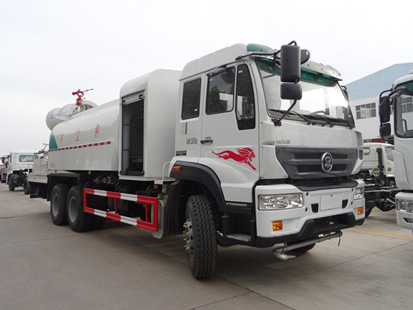 重汽斯太尔抑尘车