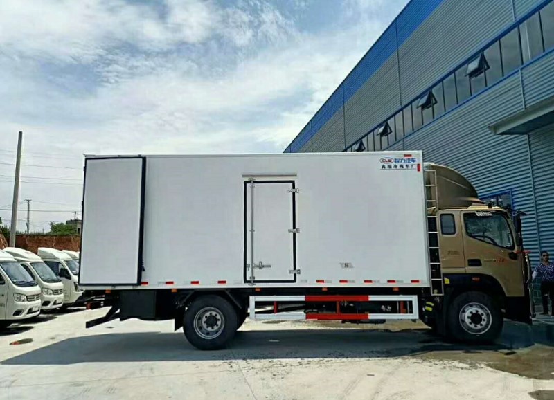福田奥铃货箱6.6米冷藏车