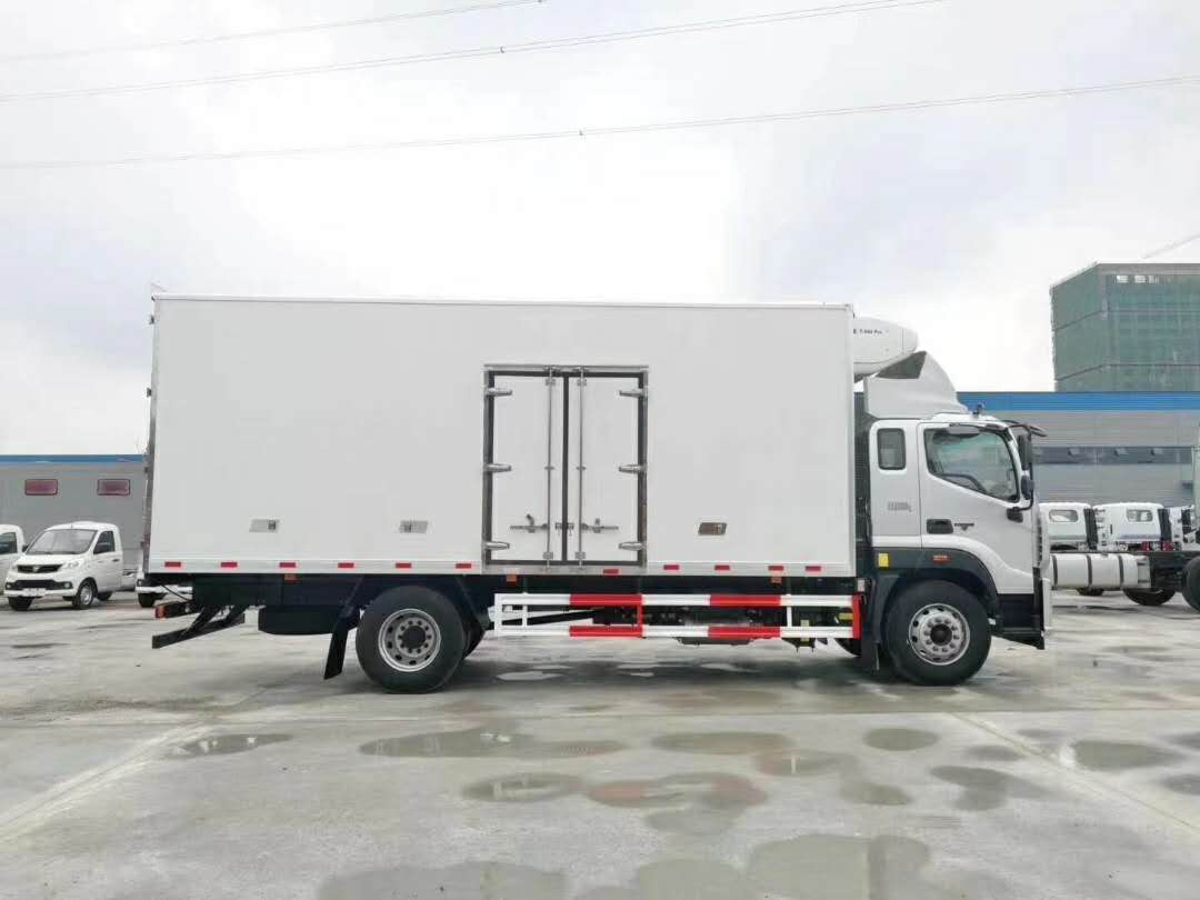 福田欧马可货箱6.6米冷藏车