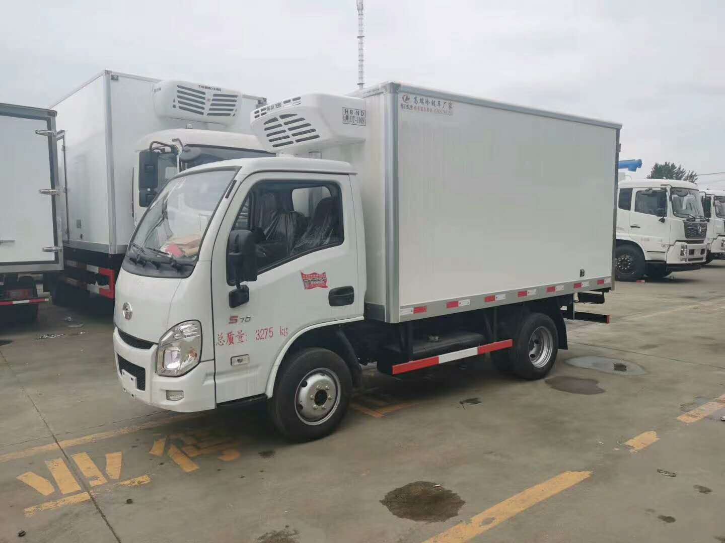 跃进货箱3.2米冷藏车