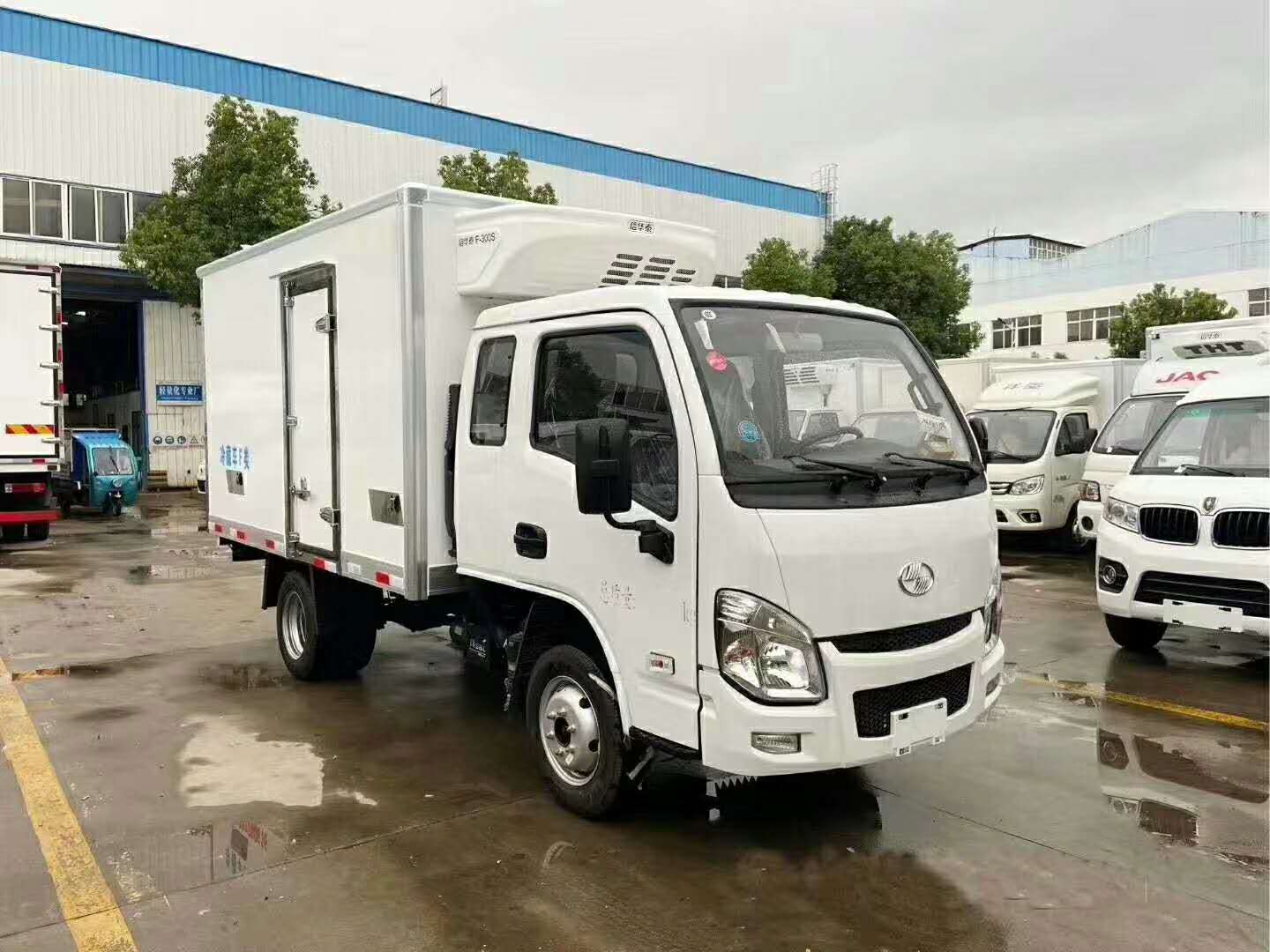 跃进货箱3.2米冷藏车