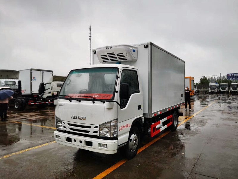 五十铃货箱4.1米冷藏车