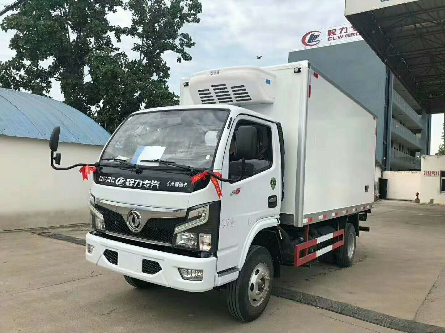 东风多利卡货箱4.1米冷藏车