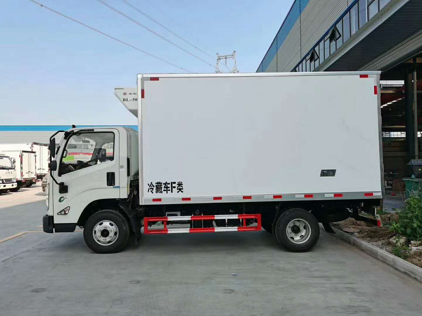 江铃宽体货箱4.1米冷藏车