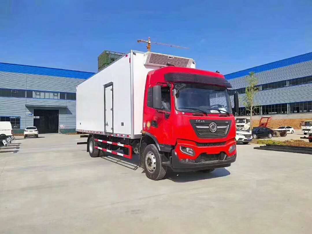 东风天锦货箱7.8米冷藏车