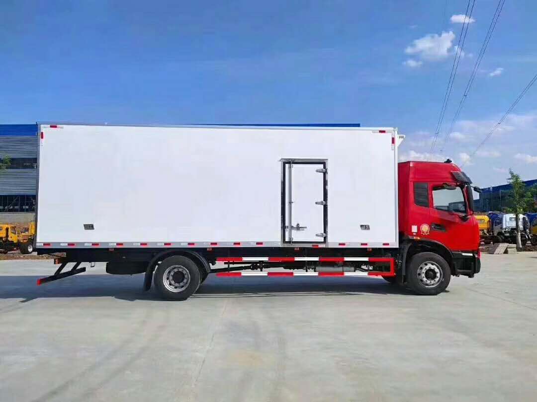 东风天锦货箱7.8米冷藏车