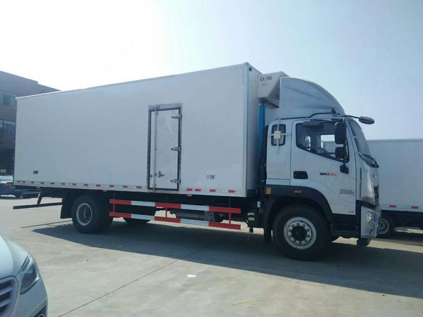 福田瑞沃货箱6.8米冷藏车